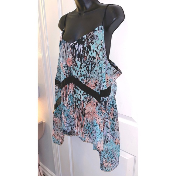 Maurice’s Asymmetric Tank Top - Picture 3 of 4